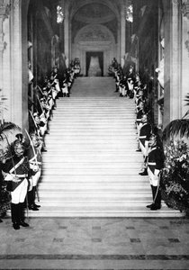 Republikanische Wachen bei einem Empfang, Rathaus, Paris, 1931 von Ernest Flammarion
