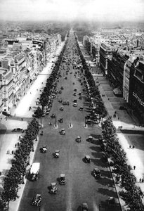 Blick auf die Avenue des Champs-Élysées, Paris, 1931 von Ernest Flammarion