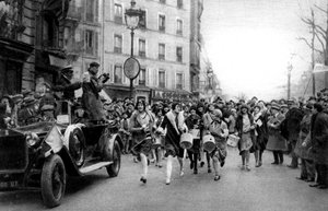 Wettlauf der Midinetten, Paris, St. Katharinentag, 1931 von Ernest Flammarion