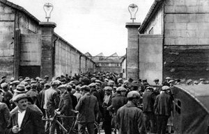 Arbeiter am Eingang einer Billancourt-Fabrik, Paris, 1931
