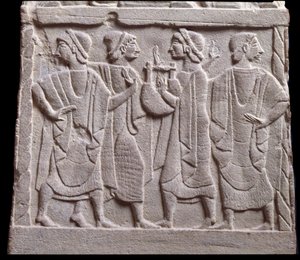 Tanzszene, Flachrelief aus Marmorgrabstein von Etruscan Etruscan