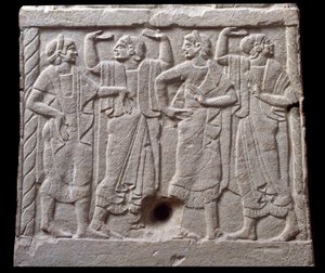 Relief mit Tänzern von einem Marmor-Meilenstein aus Chiusi, Italien, 6. Jahrhundert v. Chr. von Etruscan Etruscan