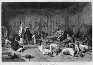 Dr. Harmand beim Empfang beim Prinzen von Oubon (Laos), Beschreibung des Inneren des fürstlichen Hauses und seines Hofes, Gravur von Eugene Burnand, zur Illustration der Geschichte von Laos und den wilden Bevölkerungen Indochinas von Dr. Harmand, 1877, ver