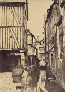 Gasse mit Kanal