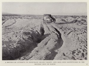 Ein Auto versucht, das Death Valley zu durchqueren, und gerät in Schwierigkeiten im heißesten Punkt der Erde