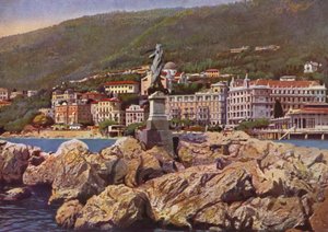 Abbazia, jetzt Opatija in Kroatien: Madonna del Mare, im Hintergrund die Kirche S Maria Annunciata (Foto)