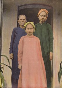 Eine Schwiegermutter und ihre Schwiegertöchter in Mytho von European Photographer