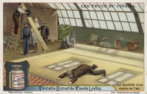 Filmen eines Mannes, der eine Wand erklimmt von European School
