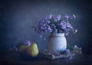 Rustikales Blumenstillleben
