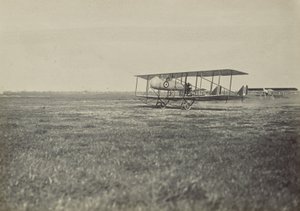 [Zwei Flugzeuge]