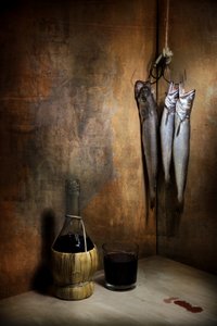 Rustikaler Fisch und Wein