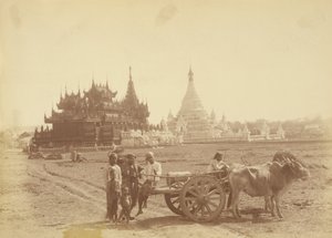 Pagode und Kyaung, gebaut vom Hauptmann der Leibwache von König Thibaw Min von Felice Beato