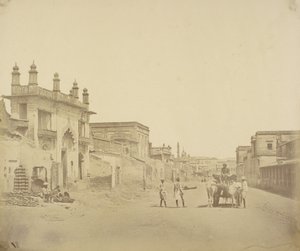 [Die Straße, auf der General Henry Havelock in die Residenz, Lucknow, eintrat] von Felice Beato