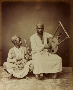 Album "Damas et Baalbek": Paar syrischer Musiker beim Spielen eines Saiteninstruments von Félix Bonfils
