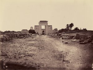 Avenue des Sphinx und ptolemäischer Propylon (Karnak) Theben von Félix Bonfils
