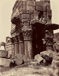 Details der Kapitelle der Säulen des Jupiter-Tempels - Baalbek von Félix Bonfils