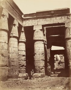 Interieur des ersten Hofes des Tempels von Ramses III in Karnak [Theben] von Félix Bonfils
