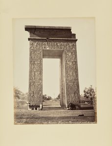 Karnak. Tempel von Ramses IV. Triumphbogen von Félix Bonfils