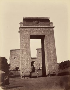 Propylone ptolemeen und Eingangstor zum kleinen Tempel [Karnak Theben] von Félix Bonfils