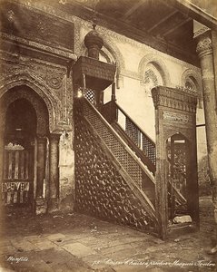 Der Minbar, antiker Holzstuhl, in der Moschee von Ibn Tulun in Kairo, Ägypten von Félix Bonfils