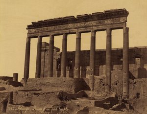 Freistehende Kolonnade vor einem Tempel in Palmyra, Syrien