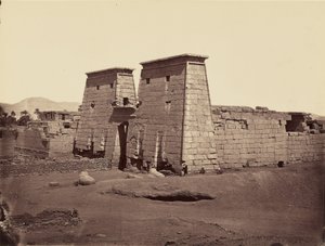 Allgemeine Ansicht des Tempels von Ramses III (Karnak) Theben von Félix Bonfils
