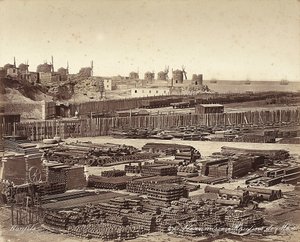Baumaterialhof, Windmühlen im Hintergrund, in Alexandria, Ägypten von Félix Bonfils