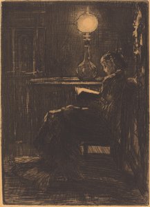 Frau, die bei Lampenlicht liest