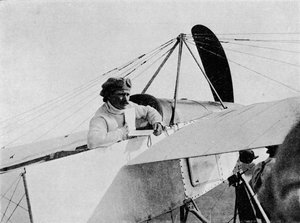 Rundflugrennen durch Großbritannien: Jules Vedrines bei der Kontrolle in Shoreham, Sussex, 1911 1933 von Flight Photo