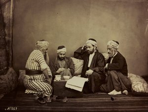 Album Damas et Baalbek: Eine Gruppe Syrer an einem Tisch