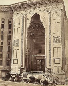 Tür der Sultan-Hassan-Moschee in Kairo, Ägypten von Félix Bonfils
