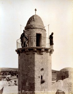 Zwei Muezzins rufen die Gläubigen vom Minarett zum Gebet von Félix Bonfils