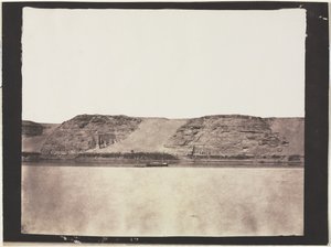 Allgemeine Ansicht der in den Fels gehauenen Monumente mit Fotografen Dahabieh. Abu Simbel von Félix Teynard
