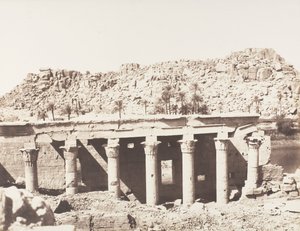 Ile de Fileh Philä, Westkolonnade - Ruinen vom Punkt L gesehen, 1851-52, gedruckt 1853-54 von Félix Teynard