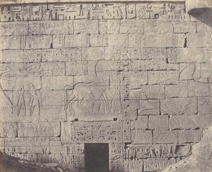 Médinet-Abou Thèbes, spätere Konstruktionen - Fragment einer Skulptur, 1851-52, gedruckt 1853-54 von Félix Teynard