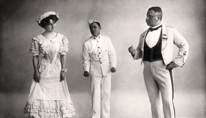 Florence Jameson, Reginald Switz und Alfred Clarke in einer Szene aus The Blue Moon, 20. Jahrhundert von Foulsham and Banfield