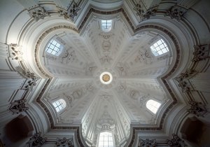 Innenansicht der Kuppel der Kirche St. Ivo alla Sapienza