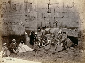 Gruppenfoto in der Säulenhalle, Karnak, Theben, 1862