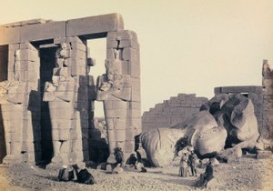 "Ägypten und Palästina": Detail der Osirischen Pilaster des Ramesseums, Totentempel von Ramses II., Theben von Francis Frith