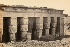 "Ägypten und Palästina": Fassade des Pronaos des römischen Tempels, der der Göttin Hathor in Dandara, Oberägypten, gewidmet ist