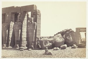 Osiride-Säulen und großer gefallener Koloss, ca. 1857, gedruckt 1862 von Francis Frith