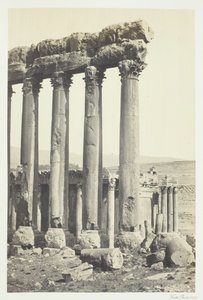 Die großen Säulen und kleinerer Tempel, Baalbek, 1857 von Francis Frith