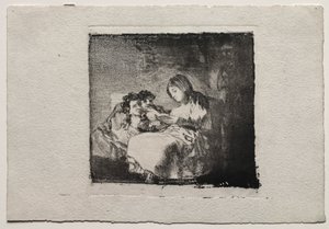 Frau liest zwei Kindern vor
