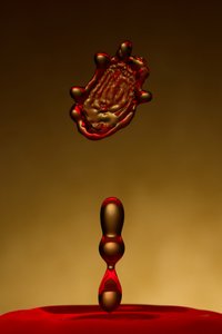 Dynamischer Gold Roter Spritzer von Francois Casanova