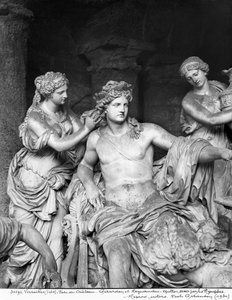 Apollo, betreut von den Nymphen im Hain der Bäder von Apollo, ausgeführt mit der Hilfe von Thomas Regnaudin (1622-1706) 1666-75 (Detail)