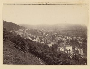 [Hügel mit Blick über die Stadt] von Frank Meadow Sutcliffe