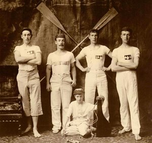 Whitby Freundschafts-Ruderclub Crew, Whitby, England von Frank Meadow Sutcliffe