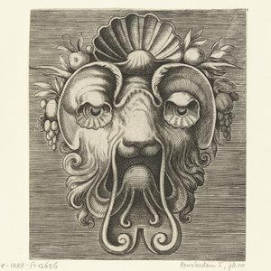 Maske mit muschelförmigen Augen und einer Muschel zwischen Fruchttrauben auf der Stirn