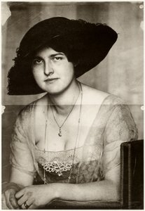Maria mit einem dunklen Hut, 1915