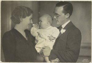 Porträt von Juliana, Königin der Niederlande, Bernhard von Lippe-Biesterfeld und Beatrix, Königin der Niederlande